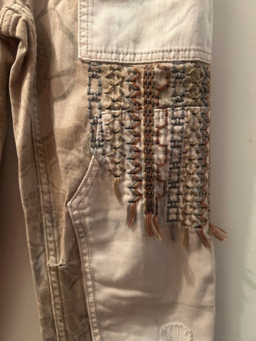 Anthropologie x Pilcro The Camp Wanderer Khaki Tan Floral Patchwork Pants - Picture 10 of 16
